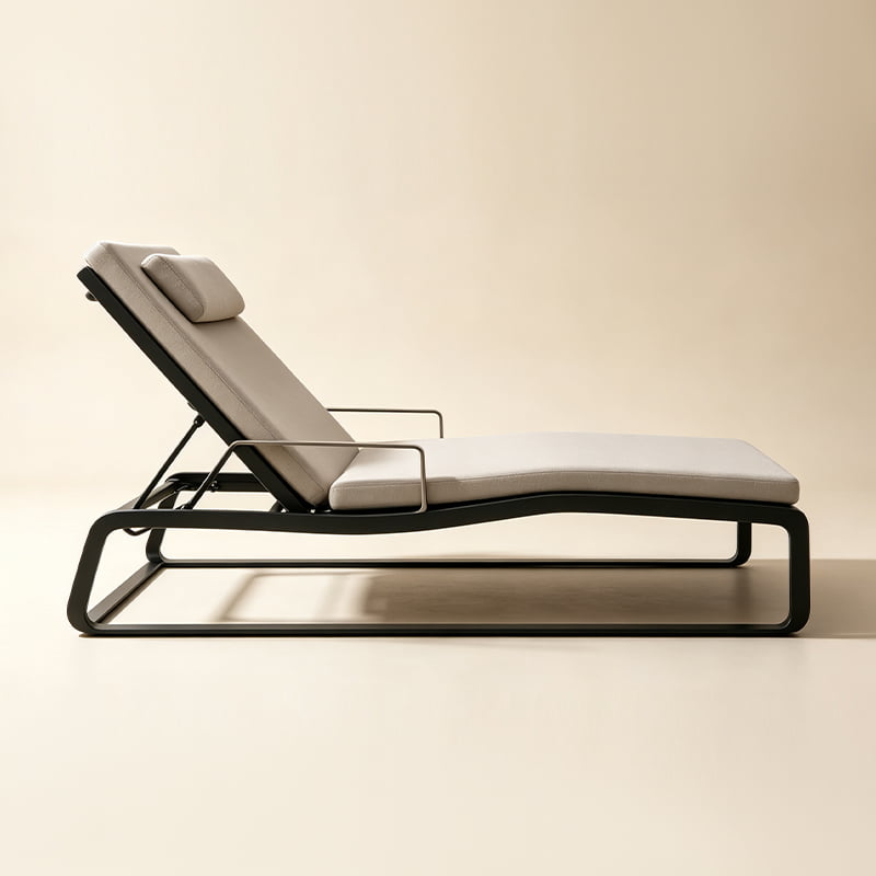 Outdoor Aluminum Lounge Chair